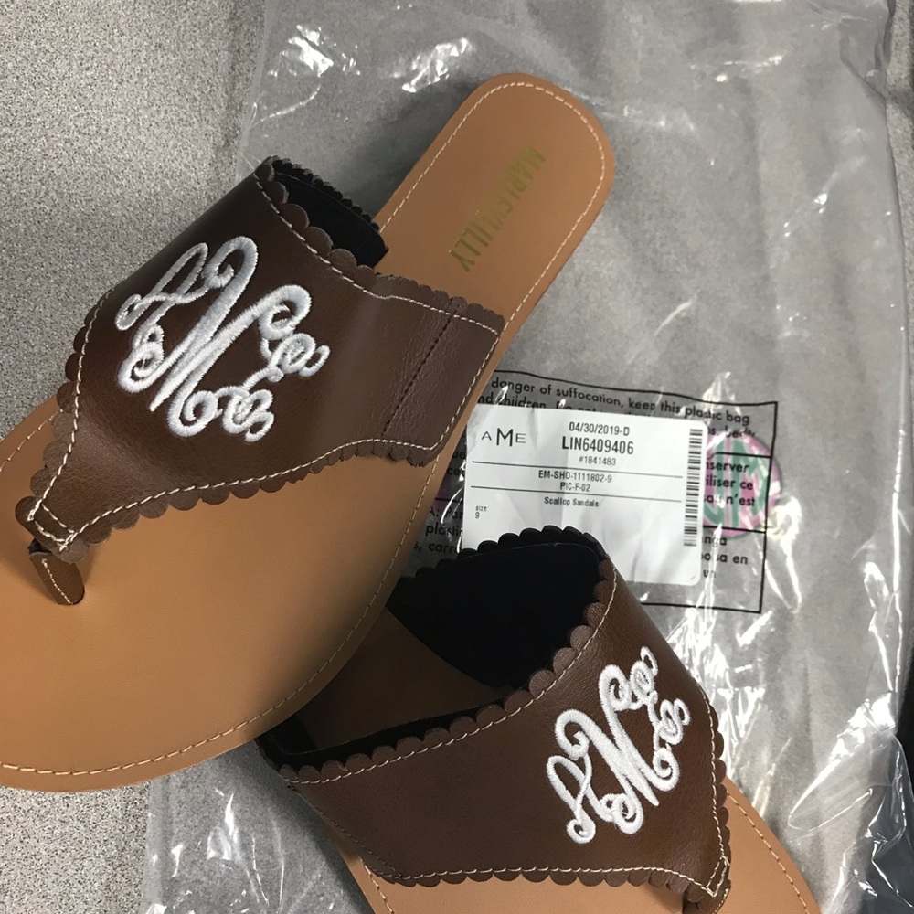 aMe Monogrammed Sandal, size 9